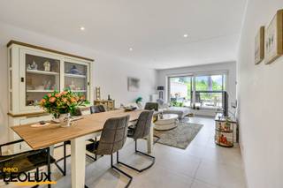 Immo Leolux stelt met trots dit prachtig gelegen appartement voor, centraal in Merchtem en omgeven door groene zichten.Bij het binnenkomen wordt...