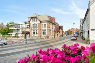 - Excellent location on the market square of Beselare (Beselarestraat 332 bus 3.1, apartment 10)- New build apartment on the 3rd floor (elevator...