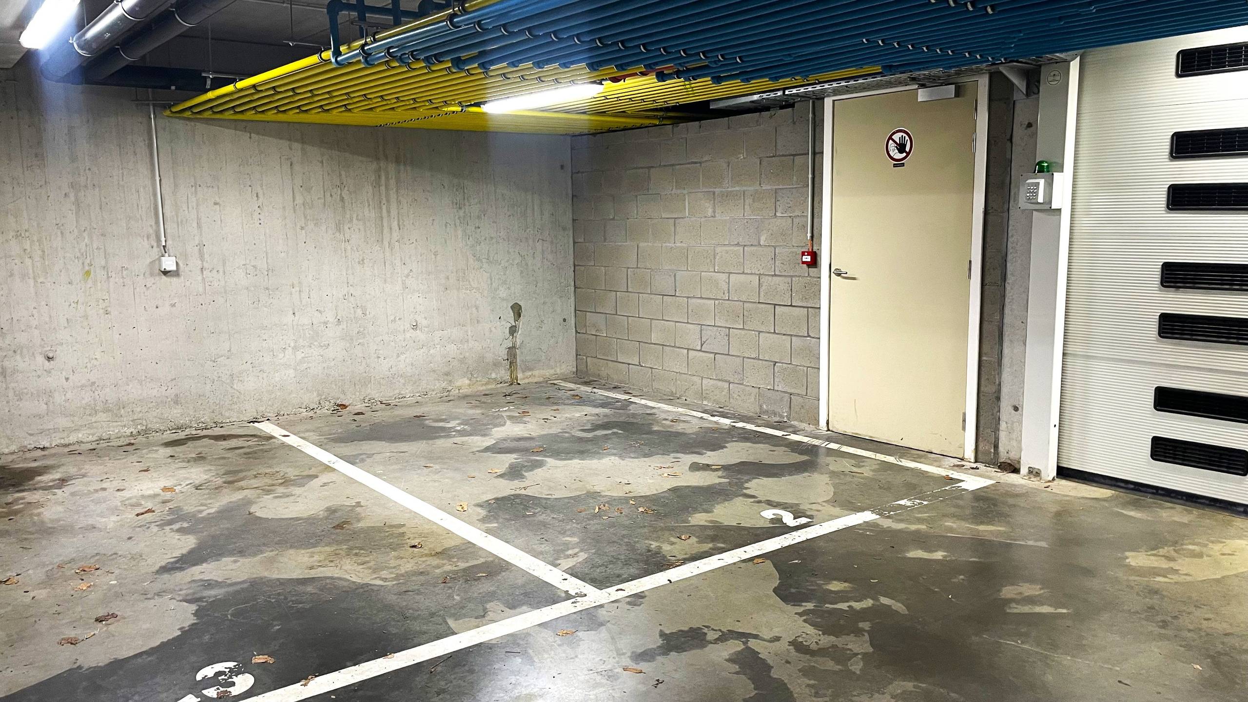 Overdekte autostaanplaats te huur in de Sint-Denijslaan - foto 3