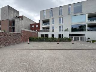 Bovengrondse staanplaats te koop in residentie Romanie in Waregem. Het project is gelegen op een centrale locatie op wandelafstand van het centrum...
