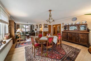 Dit ruime en lichtrijke appartement van ca. 137 m² is gelegen in de Burggraaf de Nieulantlaan in Sint-Andries, op een uiterst centrale ligging...