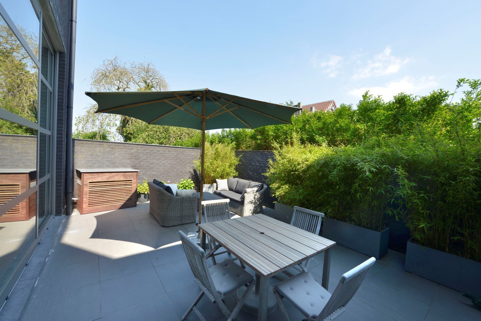 Ruim handelsgelijkvloers met garage, terras, keuken en badkamer te koop in Klemskerke (De Haan) - foto 3