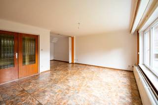 Deze ruime en lichte gelijkvloers studio met aparte slaaphoek heeft een leuke tuin en is onmiddellijk beschikbaar.Locatie:Gelegen in een rustige...