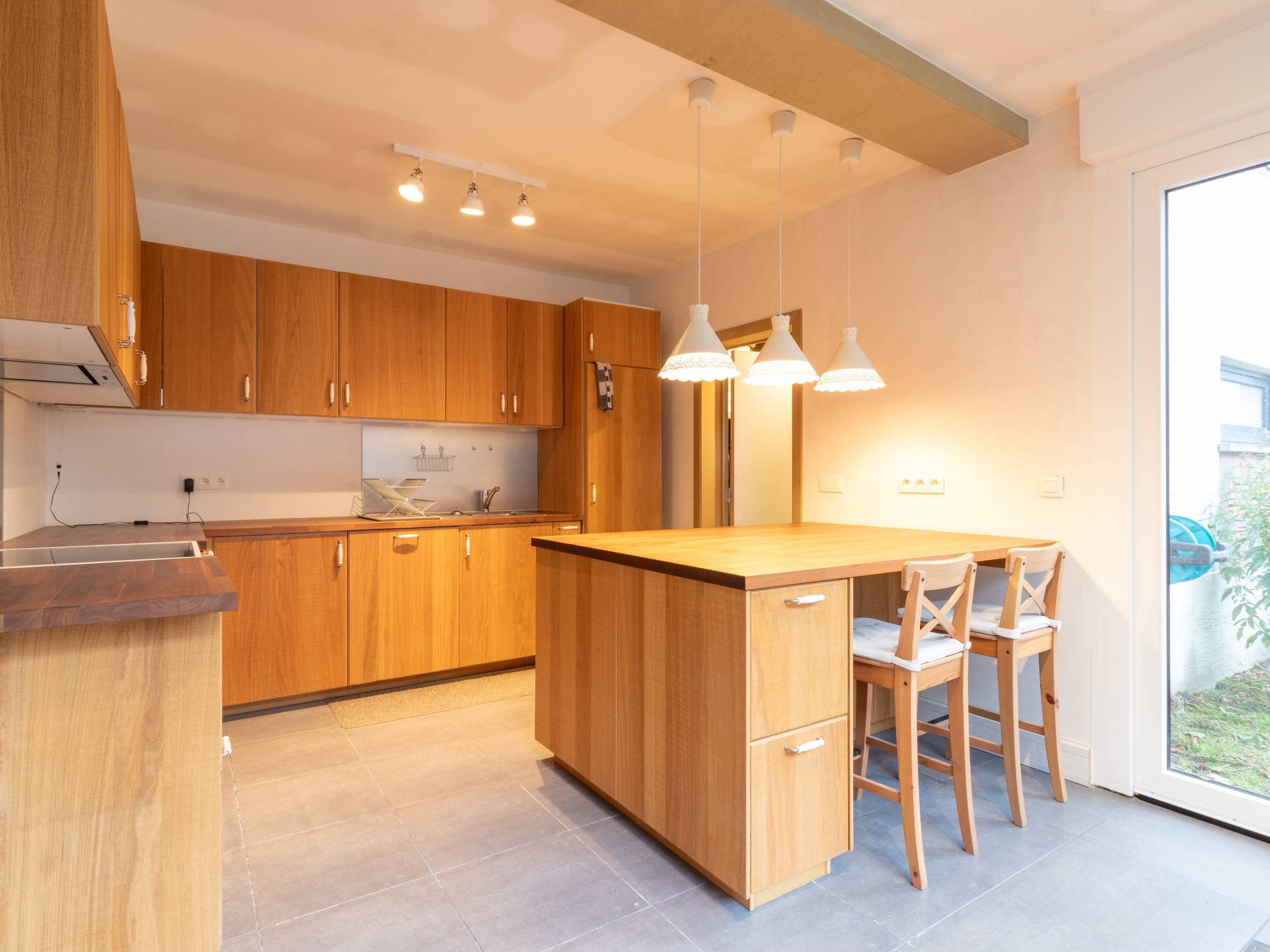 Instapklare half open bebouwing met werkplaats! - foto 4