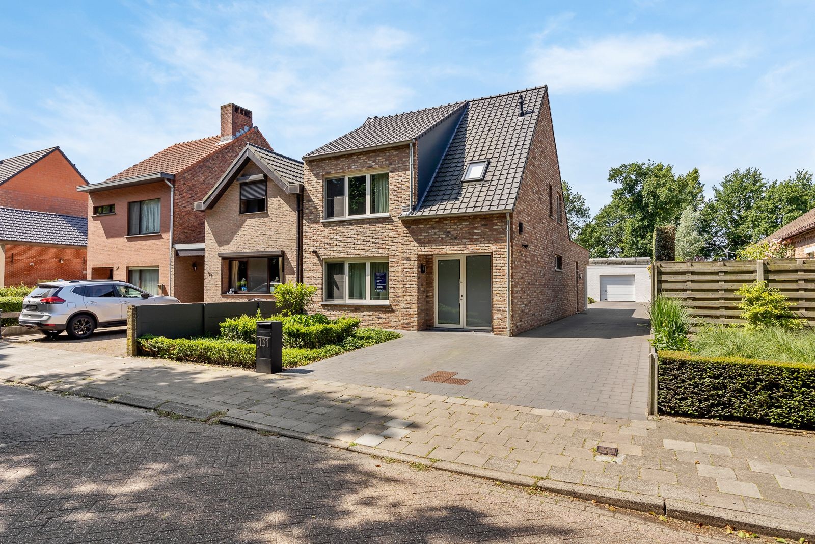 Instapklare woning met karakter, licht en ruimte in Hoevenen ! - foto 1