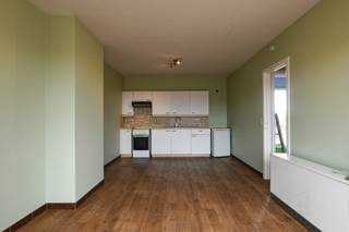 Appartement op de bovenste verdieping te huur regio Oostende. Het appartement is zeer rustig gelegen op de vierde verdieping (lift gaat tot de...
