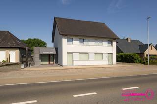 * Prachtige instapklare alleenstaande villa op de grens Ingelmunster/Meulebeke* Totaalrenovatie in 2010* Gelegen nabij het centrum van Meulebeke en...