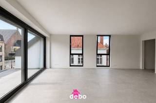 6% btw mogelijk, op een perfecte ligging in het centrum van Ardooie...Dit duplex appartement bevindt zich op de tweede en derde verdieping en heeft...