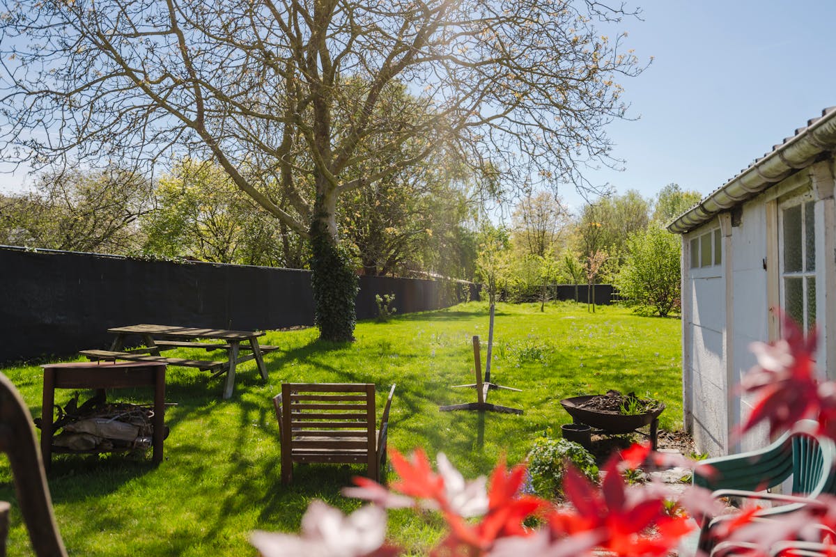 Ready to move in house with 1,200m² plot in Heule. - photo 3