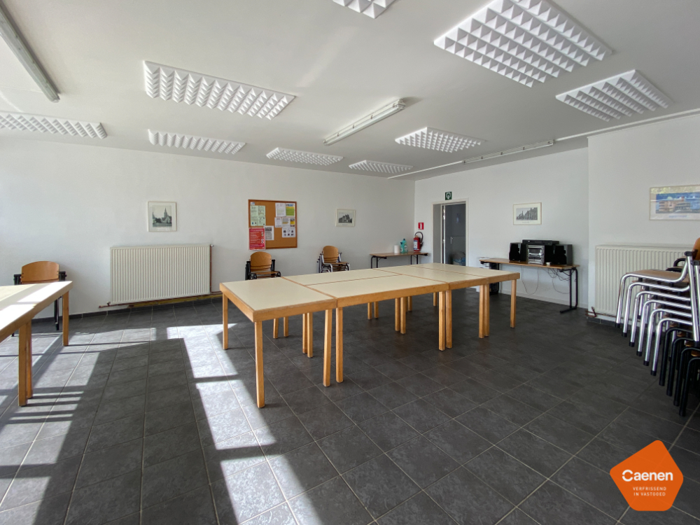 Zeer ruim, lichtrijk handelspand te koop op commerciële locatie! - foto 5