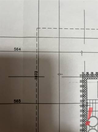 Goed uitgeruste loods onmiddellijk ter beschikking. De loods is 12 breed en 20 m diep. Vooraan is er een inkomhal , een bureelruimte, wasplaats...