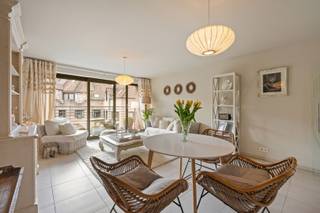 - Ideale ligging in het centrum van Menen: Esplanadestraat 19 bus 201- Uitstekend EPC: label B, 167 kWh/m²/jaar (UC: 3769306)- Leefruimte met open...