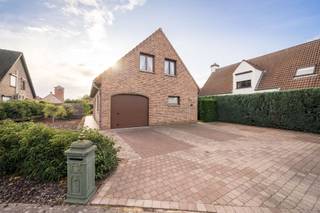 Vrijstaande woning met 3 slaapkamers, garage en zonnige tuin in Leest  Op zoek naar een comfortabele en energiezuinige woning voor een gezin van max...