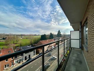 Dit 1-slaapkamerappartement is gelegen langs de Naamsesteenweg in Heverlee, een uiterst gegeerde ligging op fietsafstand van Leuven en vlak...