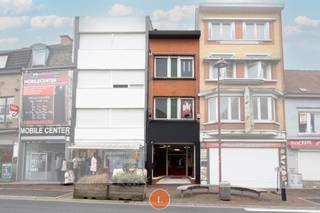 Dit ruime pand is ideaal gelegen nabij diverse voorzieningen. Het pand biedt een veelzijdige indeling, geschikt voor zowel commercieel...