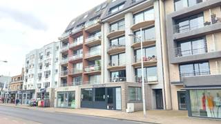 In het centrum van Bredene duinen in een moderne residentie bevindt zich ditlichtrijk en ruim woon appartement met open zicht op de duinen en...