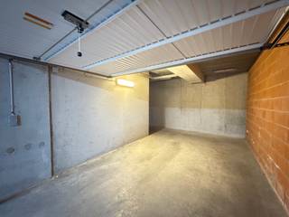 Garagebox met extra zijruimte gelegen nabij 't Hazegras te Oostende - het Mercatordok, Maria-Hendrikapark ('t bosje), station, ...