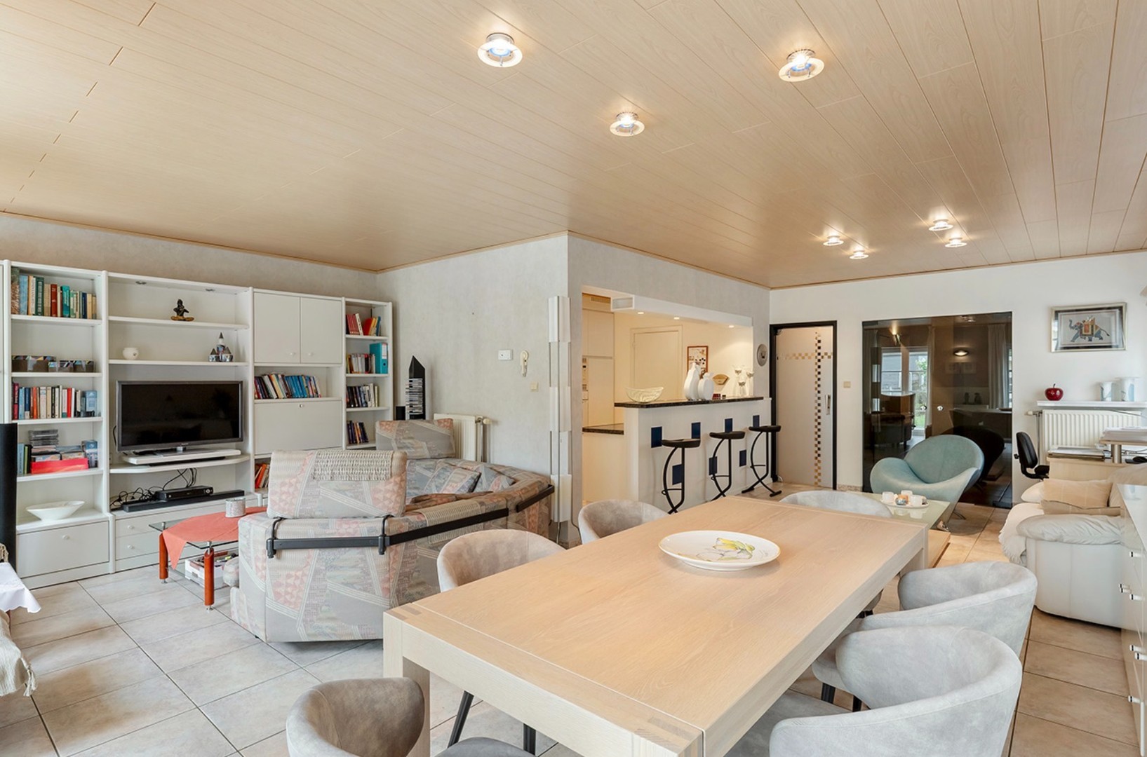 Apartment for sale in Emblem with 2 bedrooms - photo 5