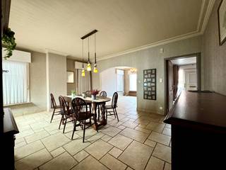 BENIEUWD? VRAAG EEN AFSPRAAK AAN VIA WWW. HILLEWAERE.BE EN KLIK OP DE RODE KNOP 'BEZOEK AANVRAGEN'.Op wandelafstand van de gezellige dorpskern van...