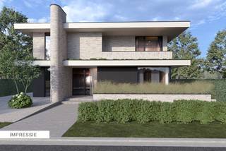 In de rustige en residentiële grensregio van Hamont‑Achel, op een boogscheut van Nederland, bevindt zich deze bijzonder ruime casco nieuwbouwwoning, waar hedendaagse architectuur, licht en royale volumes samenkomen. De woning biedt een aangename combinatie van woonrust, ruimte en bereikbaarheid en vormt een ideale basis voor wie op zoek is naar een kwaliteitsvolle woning die volledig naar eigen visie kan worden afgewerkt.<br /><br />De woning wordt aangeboden in casco staat en onderscheidt zich door haar tijdloze, architecturale uitstraling en doordachte opbouw. Dankzij de sterke ruwbouwkwaliteit en het flexibele ontwerp kan de afwerking volledig worden afgestemd op persoonlijke woonwensen. Indien gewenst kan de bouwheer instaan voor de verdere afwerking, wat het project zowel interessant maakt voor zelfbouwers als voor kopers die een meer begeleid traject verkiezen.<br /><br />Met een bewoonbare oppervlakte van ca. 268 m² biedt de woning bijzonder ruime leefvolumes. Het gelijkvloers is opgevat als een open en lichtrijke leefverdieping, met ruimte voor een royale leefruimte en keuken, aangevuld met een apart toilet en praktische berging. Grote raampartijen zorgen voor een mooie lichtinval en een sterke verbinding met de buitenomgeving.<br />Op de verdieping is plaats voorzien voor vier volwaardige slaapkamers, waaronder een comfortabele master bedroom met dressing en badkamer. Verder omvat deze verdieping een badkamer, een apart toilet en een nachthal, wat resulteert in een rustige en functionele slaapverdieping voor het hele gezin.<br />Een absolute meerwaarde is de volledig onderkelderde structuur van ca. 142 m². Deze ruime kelderverdieping biedt tal van invullingsmogelijkheden, zoals opslag, hobbyruimte, fitness, atelier of technische ruimte, en verhoogt het gebruikscomfort én de waarde van de woning aanzienlijk.<br />Buiten is er een open carport voorzien. <br /><br />Verkoop onder registratierechten op de grond en btw op de constructie. Casco oplevering voorzien op 31/10/2026.<br />Grondwaarde: €230.000 (12% RR) – Constructiewaarde: €539.000 (21% Btw).<br /><br />Deze woning vormt een uitstekende opportuniteit voor wie op zoek is naar een architecturaal hoogwaardige casco woning met uitstraling, een grote kelderverdieping en ruime mogelijkheden tot maatwerk, gelegen in een rustige en gegeerde grensregio.