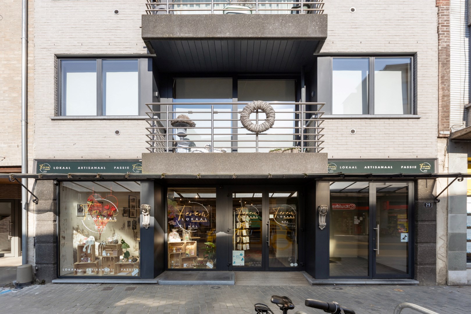 Commercial for sale in Mol - photo 1