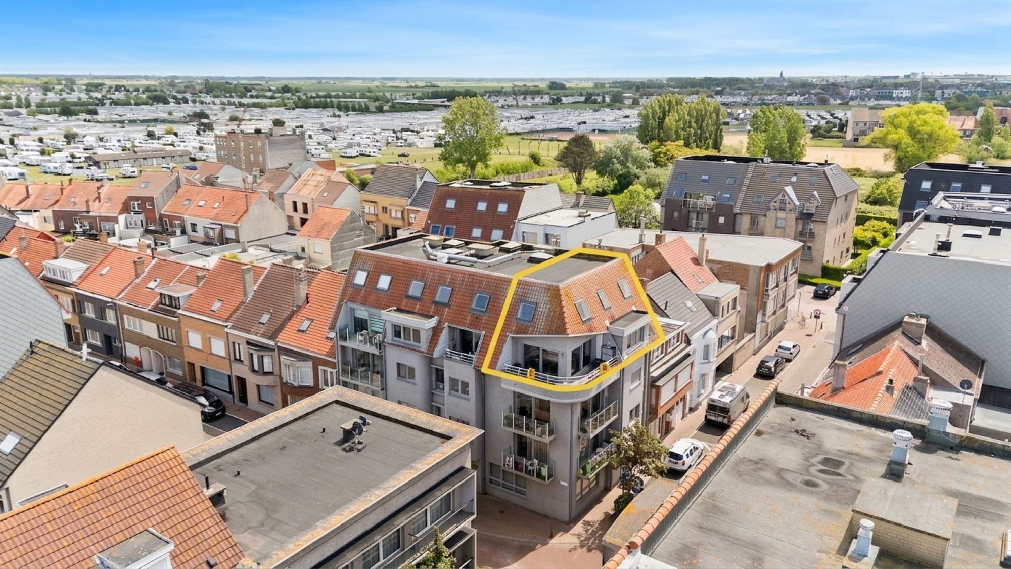 Instapklaar duplexappartement met zonneterras op toplocatie in Bredene - foto 4