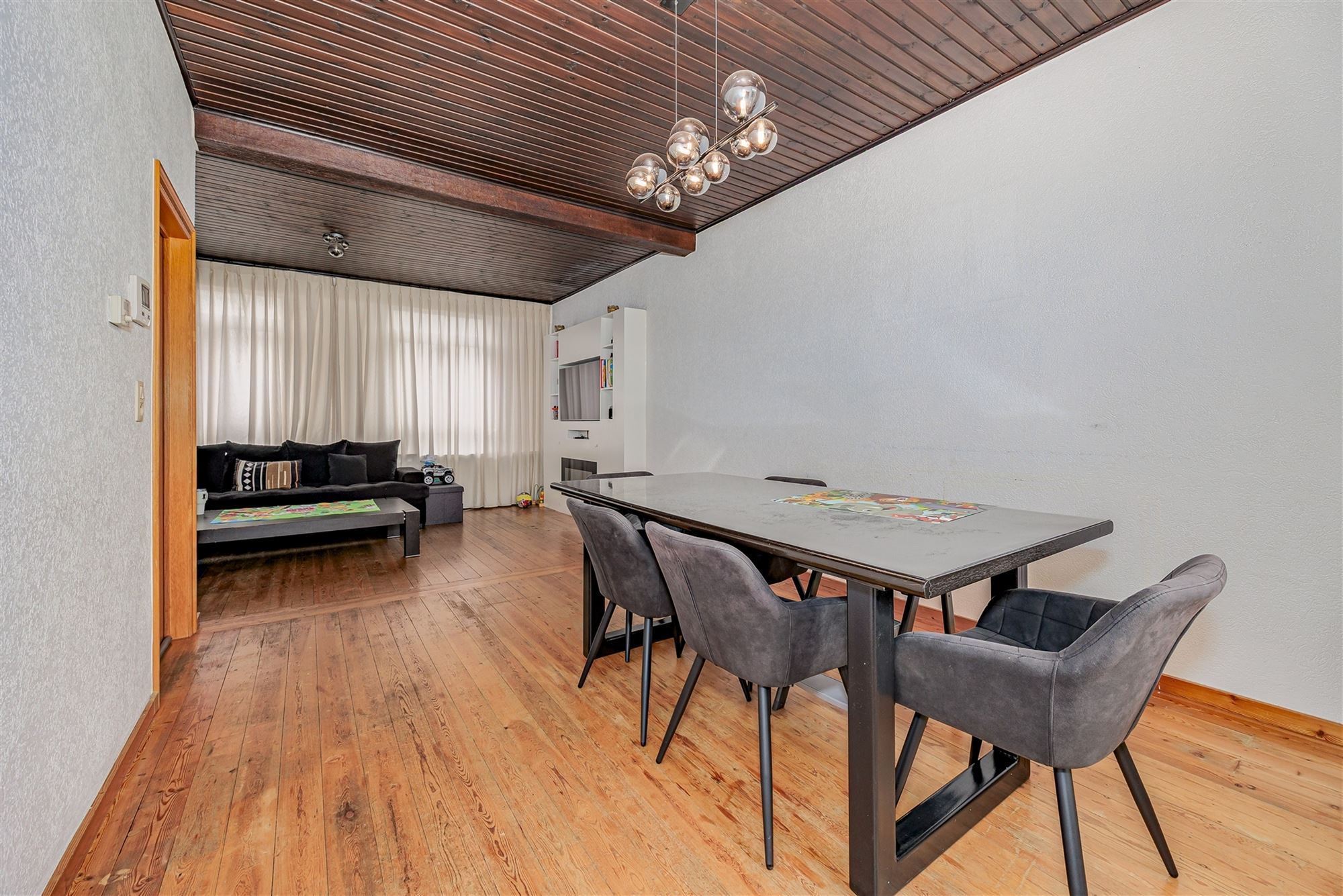 Woning met koer thans ingedeeld in 2 appt - foto 3