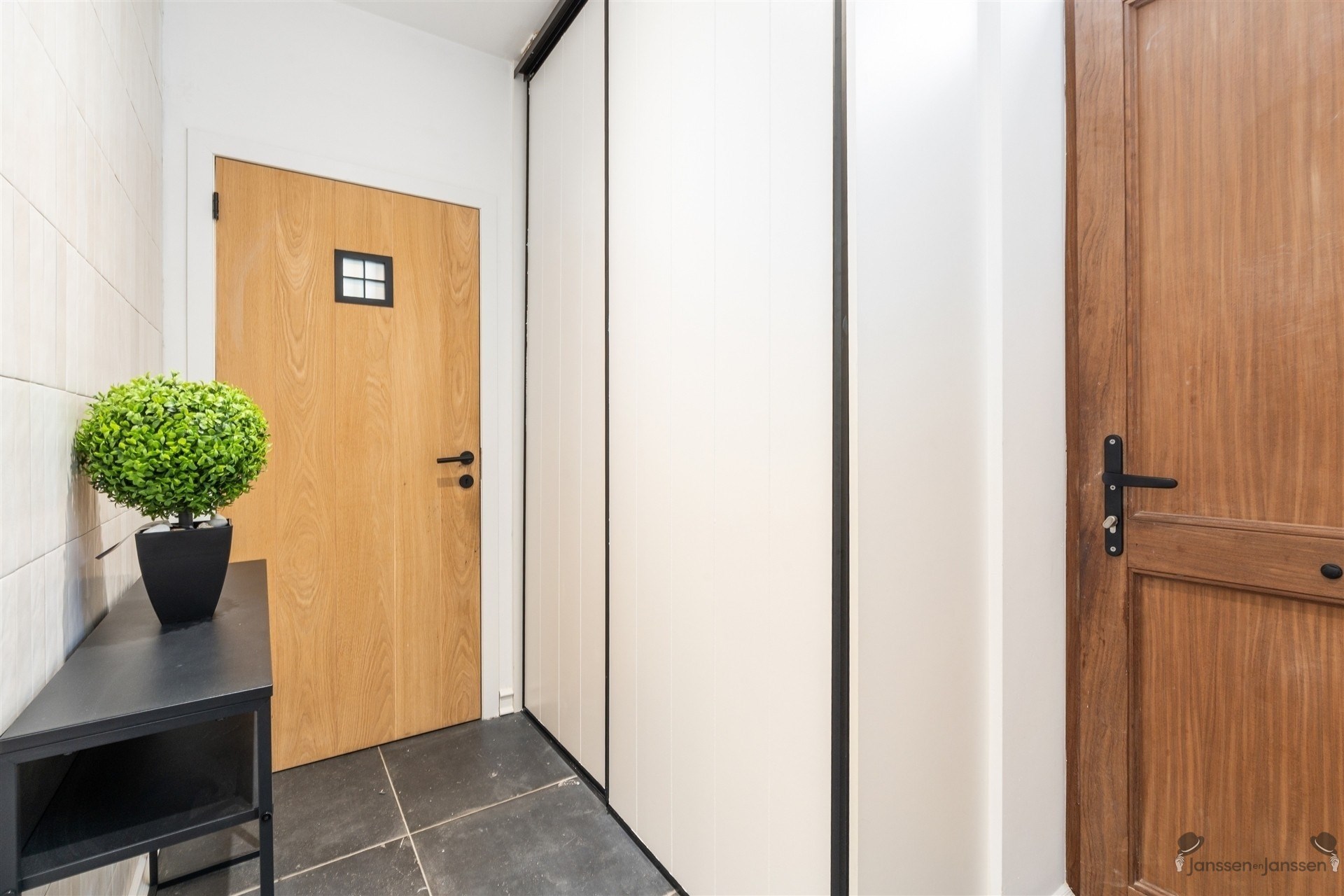 Prachtige moderne pastoriewoning met luxe afwerking, 3 slaapkamers en grote tuin op 13 are - foto 4