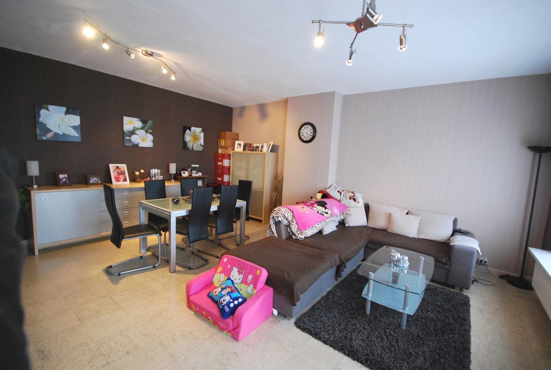 HALFOPEN WONING MET 3 SLAAPKAMERS EN AANGENAME TUIN - foto 3