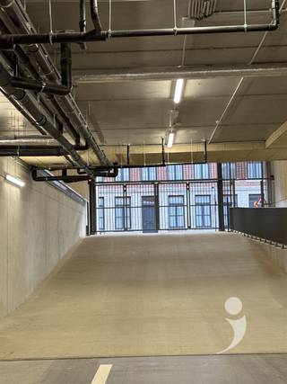 Recente open staanplaatsen in het nieuwbouw complex Burenberg.Ideaal gelegen op wandelafstand van het centrum van Leuven, op een boogscheut van de...