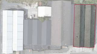 Deze functionele magazijnruimte van 2.178 m² is uitgerust met 1 automatische sectionaalpoort en voorzien van een afzonderlijke toegangsdeur. De loods beschikt over een vrije hoogte van 4,36 m en is onder meer voorzien van een betonvloer en verlichting. Geschikt voor diverse opslag-, productie- en ambachtelijke activiteiten.<br />De magazijnruimte maakt deel uit van een bedrijfscomplex met beschikbare oppervlaktes van ca. 600 m² tot 2.500 m² per unit.<br /><br />De site is gelegen op het industrieterrein Zuid in de Herderstraat te Tielt en geniet van een vlotte bereikbaarheid via de N35 en N37 naar onder meer Roeselare, Aalter en Deinze.<br /><br />Ruime parkeer- en manoeuvreerruimte op de grotendeels verharde site.<br />Mogelijkheid tot huren voor een korte termijn.<br /><br />Contacteer PANORAMA B2B voor bijkomende (technische) inlichtingen, plannen of een vrijblijvend plaatsbezoek op het nummer 050 300 800.