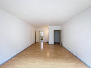 SAINT-GILLES - Op een steenworp afstand van Place Stephanie - Avenue Louise - Dicht bij alle voorzieningen (winkels, vervoer); Gestoffeerde studio...