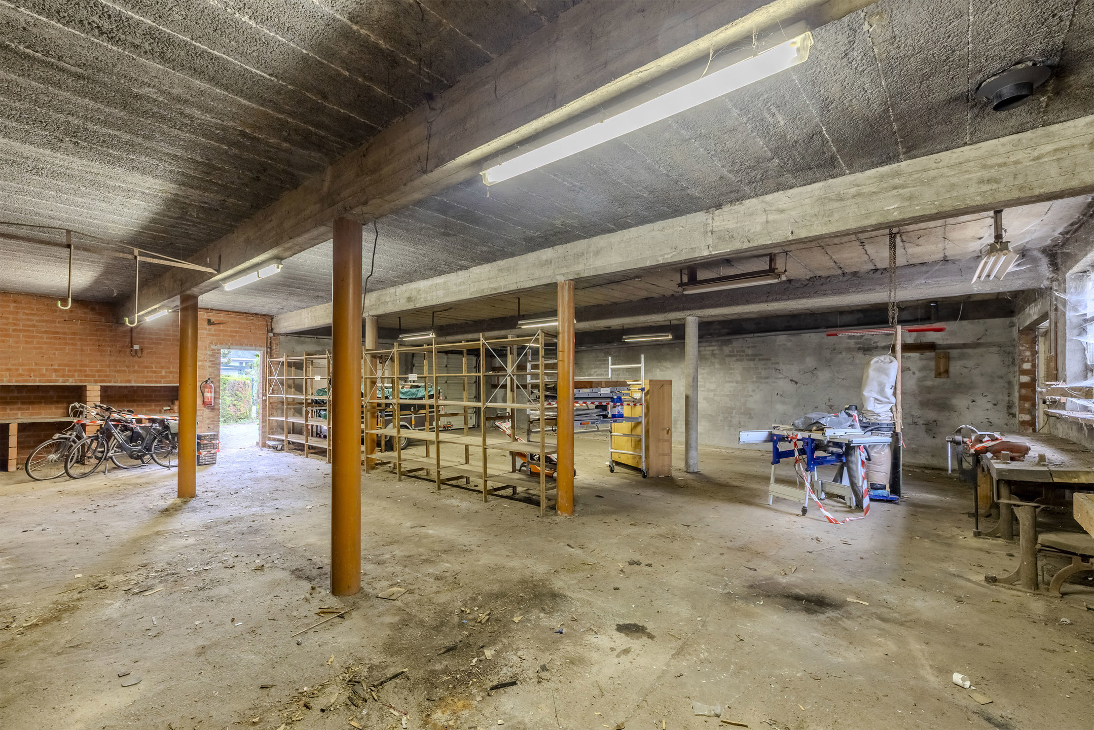Ruime woning met loods (180m²) op toplocatie. - foto 4