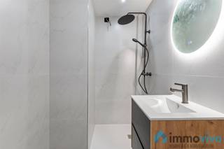 Algemeen:Op een centrale locatie aan de Ter Heydelaan in Deurne vinden we dit volledig gerenoveerd appartement met 1 slaapkamer terug in een goed...