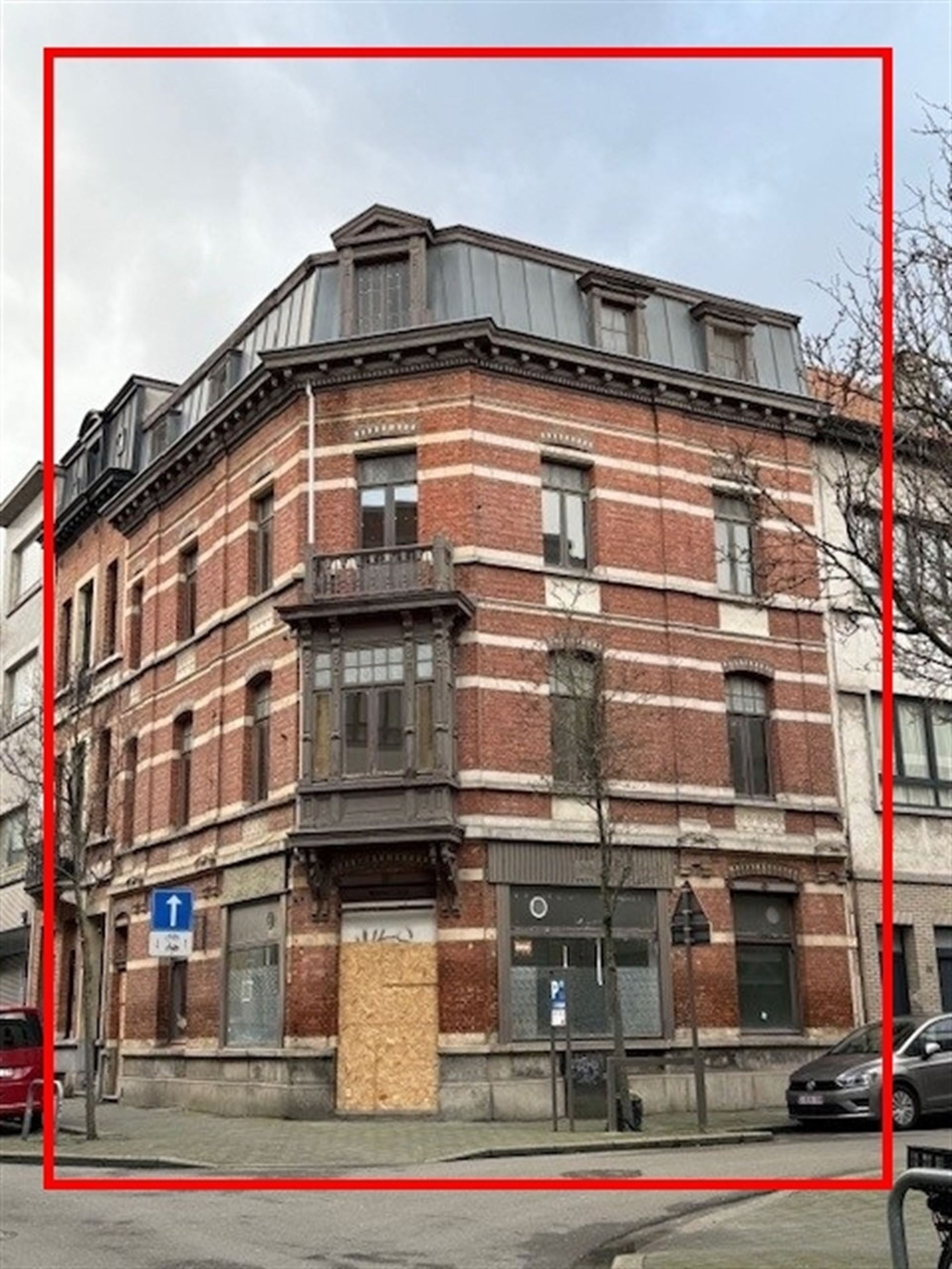 Te renoveren en te vergunnen opbrengsteigendom - foto 2