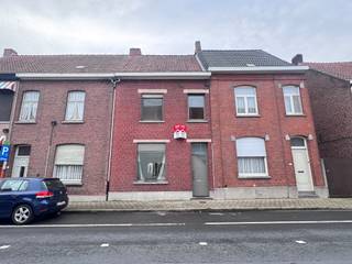 Te koop: gezellige, goed gelegen, gesloten woning nabij het centrum van Wevelgem. Deze opgeknapte woning uit 1950 biedt een praktische indeling en...