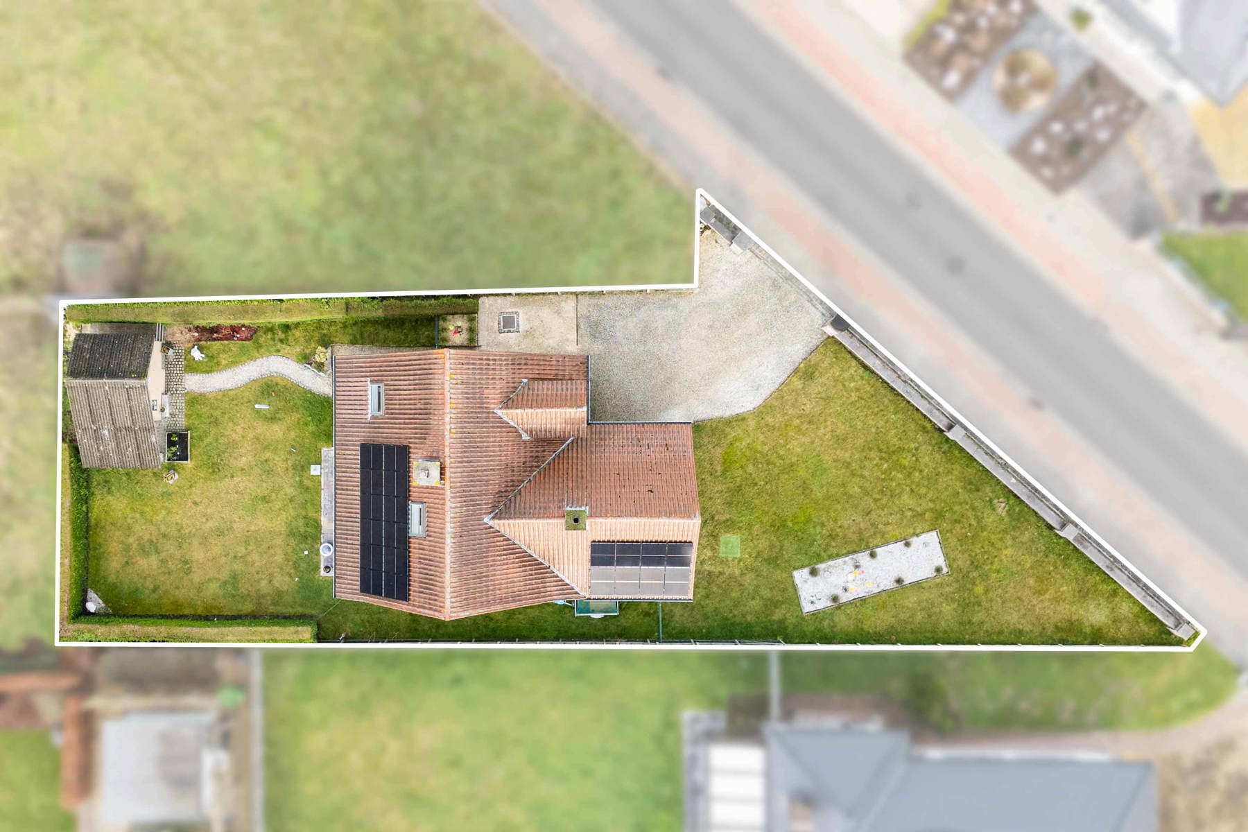 Instapklare vrijstaande woning met 4 kamers, garage en tuin - foto 3