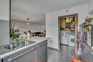 Aangenaam en instapklaar appartement van 83 m², ideaal gelegen in het centrum van Ninove.Het appartement heeft volgende indeling: Inkomhal met apart...