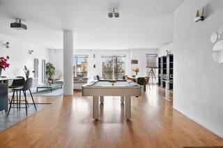 Geniet van het bruisende stadsleven op het Eilandje, met een prachtig uitzicht op het MAS en de jachthaven. Deze stijlvolle loft combineert...