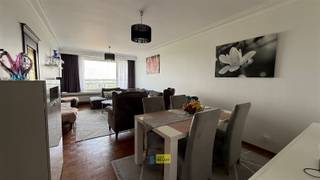 <p>Welkom in deze prachtige appartement in het hart van Wilrijk! Met een bewoonbare oppervlakte van 88m², biedt deze woning een comfortabel en stijlvol leven met adembenemende uitzichten.</p><p>Het appartement beschikt over twee ruime en lichte slaapkamers, ideaal voor gezinnen of stelletjes die op zoek zijn naar extra ruimte. De woon- en eetkamer zijn royaal en bieden een perfect kader voor gezellige momenten met familie en vrienden. Grote ramen zorgen voor veel natuurlijk licht en bieden een panoramisch uitzicht over de stad.</p><p>De keuken is praktisch en voorzien van alle nodige toestellen voor wie van koken houdt. Een moderne badkamer met inloopdouche en wastafel zorgt voor extra comfort.</p><p>De troef van dit appartement is ongetwijfeld het grote terras, waar u kunt genieten van de zonsondergang en het prachtige uitzicht over de stad. Dit is de ideale plek om tot rust te komen na een drukke dag.</p><p>Gelegen in een rustige buurt, dicht bij winkels, scholen en openbaar vervoer, biedt deze woning de perfecte combinatie van comfort en gemak. Dit is een unieke kans om te investeren in een waardevol pand op een toplocatie. Wacht niet langer en plan vandaag nog een bezoek!<br />Maak snel uw afspraak op www.immodelaet.be of op 036440088</p>