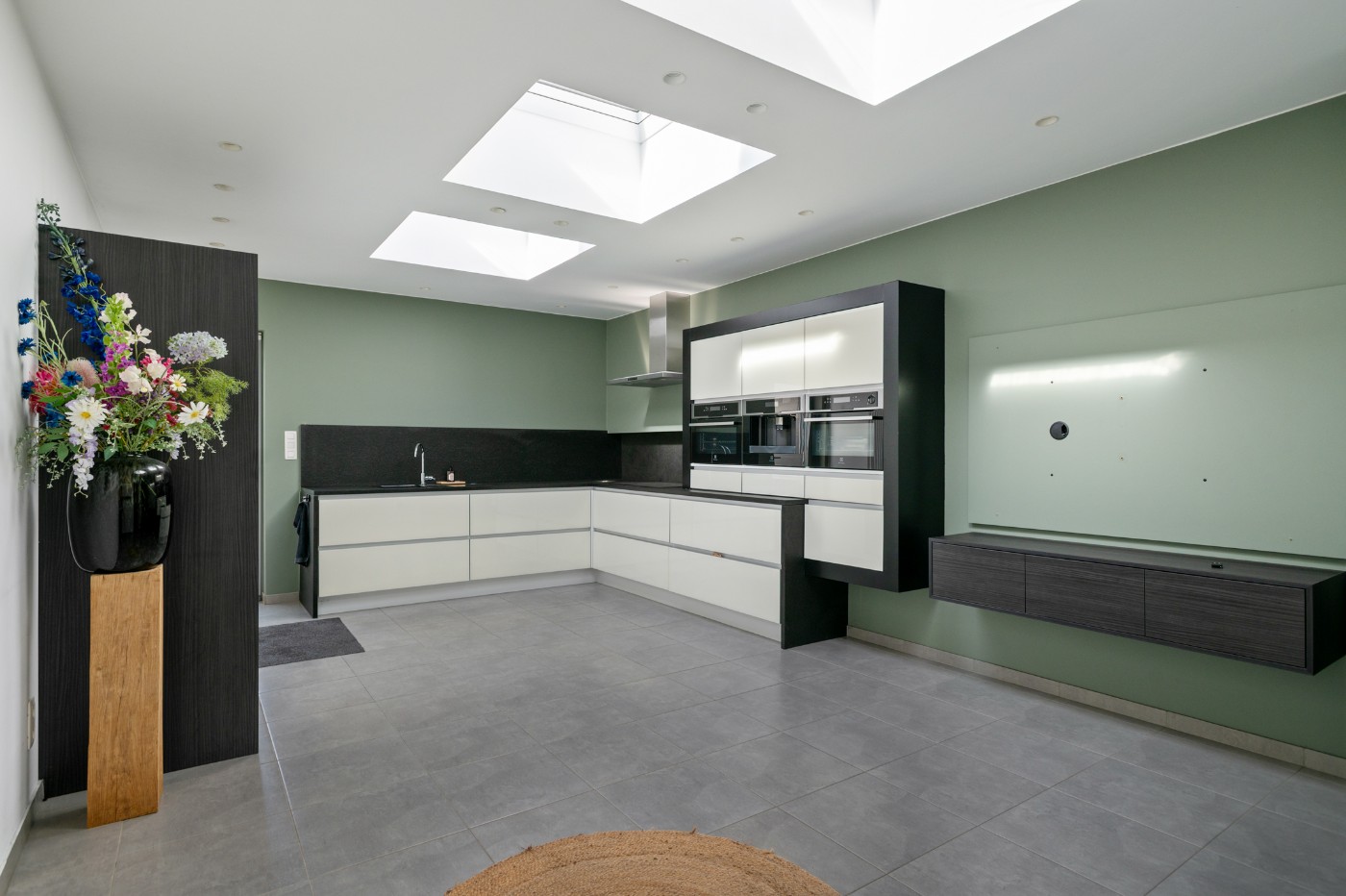 Volledig gerenoveerde woning met commerciële ruimte en 3 slpk. - foto 4
