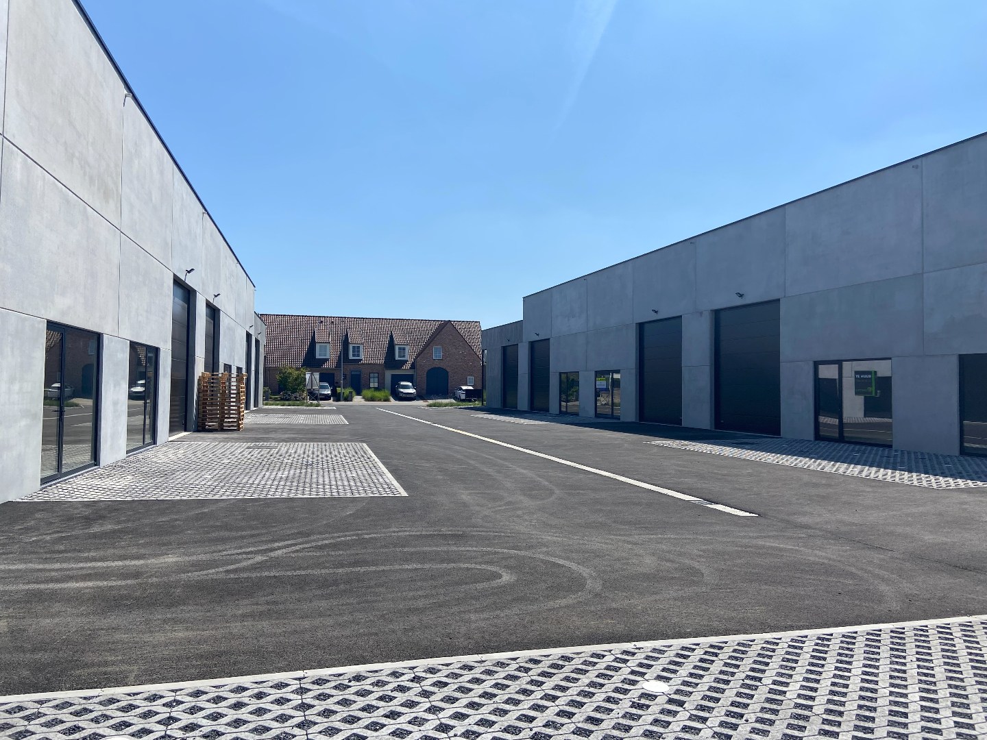 Te huur – KMO-unit / Magazijn in Sint-Eloois-Vijve - foto 2