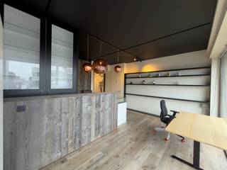 Deze ruime handels- en kantoorruimte van 135 m² bevindt zich op een strategische ligging langs een drukke invalsweg naar het centrum van...