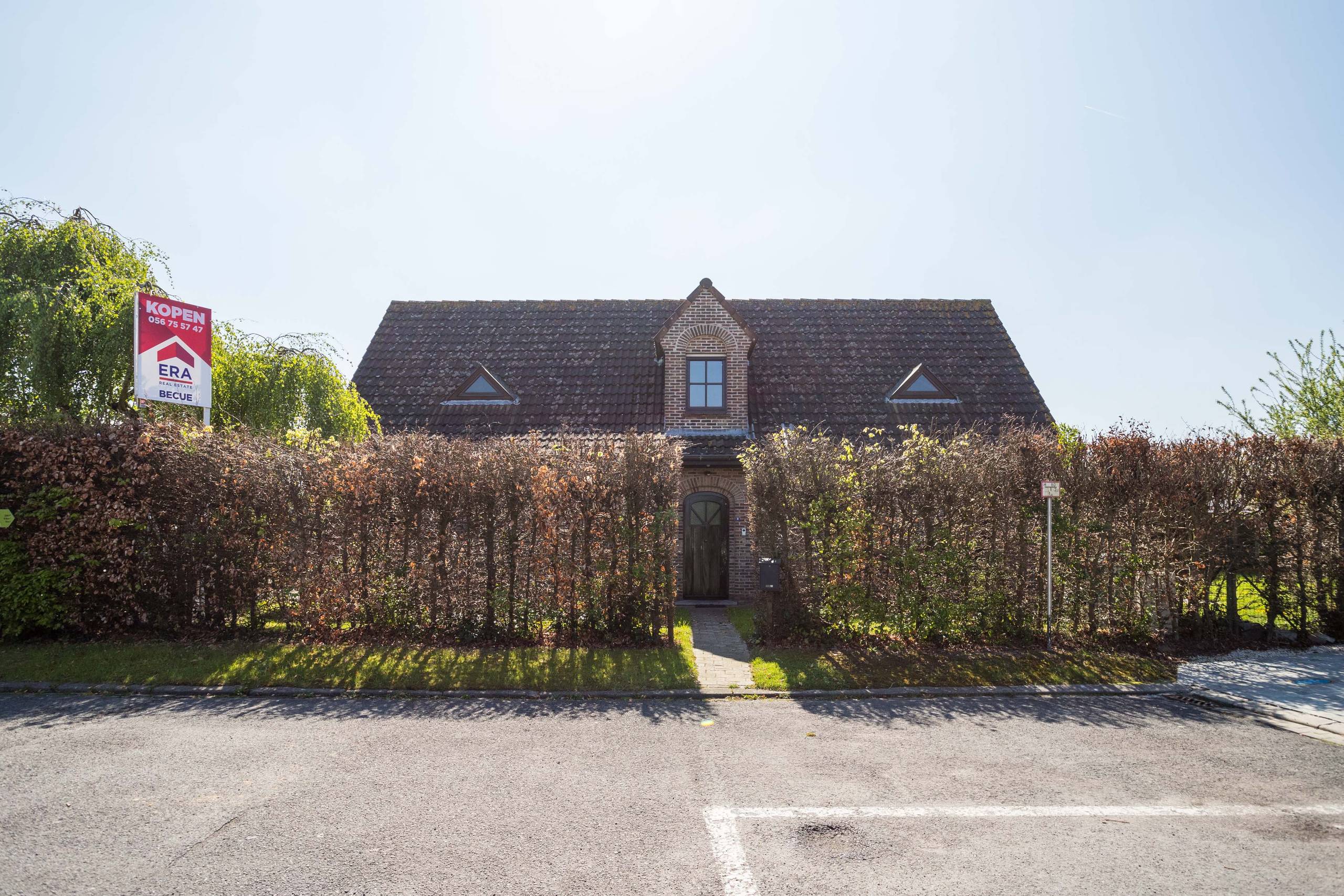 Alleenstaande woning met dubbele garage in rustige straat! - foto 2