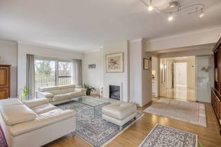 Bent u op zoek naar een appartement waar u werkelijk niets meer aan hoeft te doen? Dit schitterende, ruime appartement op de 6de verdieping aan...