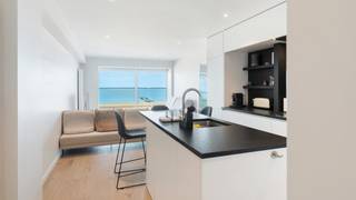 Appartement une chambre à coucher situé sur la place Rubens, avec une vue imprenable sur la plage et la mer. Situé à distance de marche des...