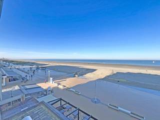 Dit appartement (type doorloper) werd volledig gerenoveerd met hoogwaardige materialen en ingemaakte kasten.  De indeling is als volgt:...