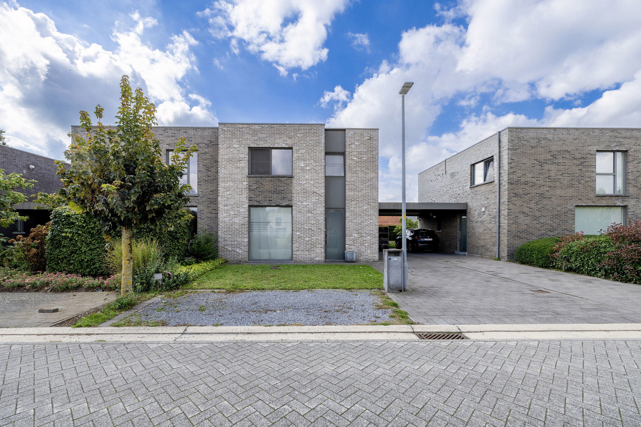 Recente woning met 3 slaapkamers, carport en tuin - foto 2