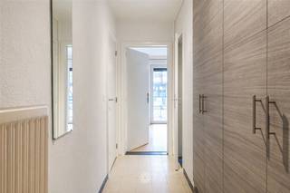 <p><span>GENT - Monterreystraat 6: Ben je op zoek naar een </span><span>lichtrijk, instapklaar appartement op een uitstekende locatie </span><span>te huur in Gent? Dan is dit pand mogelijk iets voor jou.</span></p><p><span> </span></p><p><span>De voornaamste troeven:</span></p><ul><li><span>Optie tot bemeubeld huren </span></li><li><span>Rustig en centraal gelegen, goed bereikbaar en op fietsafstand van het Sint-Pieters Station</span></li><li><span>Nabij het Citadelpark</span></li><li><span>Inclusief autostaanplaats</span></li></ul><p><span> </span></p><p><span>Indeling:</span><span> </span></p><p><span>Inkomhal met ingebouwde kasten, leefruimte, volledig ingerichte keuken, één ruime slaapkamer met balkon, badkamer uitgerust met combinatie ligbad-douche en toilet (incl. aansluiting wasmachine). </span></p><p><span>Inclusief autostaanplaats en kelderberging.</span></p><p><span> </span></p><p><span>Belangrijke informatie:</span></p><p><span>Beschikbaar vanaf: 01/07/2026. Domicilie verplicht.</span></p><p><span>Huurprijs: € 950+ €50 (incl. €25 provisie verbruik water) EG (elektriciteit en gas) afzonderlijk af te rekenen. </span></p><p><span> </span></p><p><span>Interesse in dit tof appartement? Vraag dan snel jouw bezoek aan via onze website!</span></p>