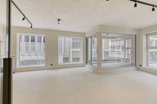 This stylishly renovated apartment for sale is located in the Kursaalstraat in Heist. It is part of a completely renewed, small-scale residential building and enjoys an exceptional location, within walking distance of Heldenplein, various shops, public transport and Knokke-Heist beach.The spacious and bright living space is the focal point of this apartment. Thanks to the large windows, the room is bathed in natural light, which creates an open and pleasant feeling. This cozy living environment fits perfectly with the adjoining terrace, where you can enjoy the first rays of the day in peace and quiet.From the living area, you can reach the night area with three comfortable bedrooms. Each room has been finished with an eye for quality and can be arranged as a master bedroom, office or guest room as desired. The bathroom exudes elegance and relaxation and has a spacious walk-in shower, a comfortable bath and a stylish double sink.This ready-to-move-in apartment for sale combines high-quality finishes, lots of light and optimal living comfort into a special whole. An excellent opportunity for those looking for a quality home in Knokke-Heist.The EPC dates back to before the renovation. Ideal offer for those looking for a renovated apartment for sale in Knokke-Heist! More information or a visit? Contact Arne on 0493 25 35 85 or knokke@dewaele.comRegister of measures: pending